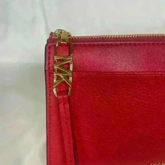 New MICHAEL KORS Empire Large Red Convertible Crossbody Chain is unbranded - Picture 10 of 13